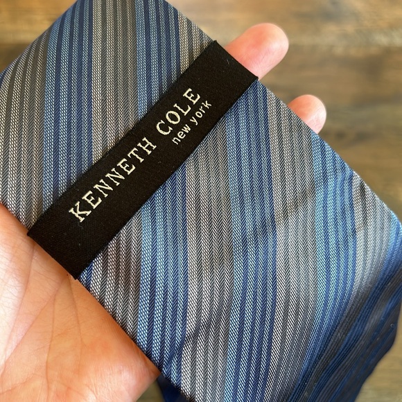 Kenneth Cole New York Silk Diagonal Pinstripe Blue and Gray Handmade Tie - Picture 2 of 4